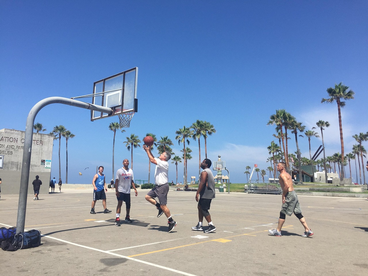 NBA火箭比赛热血直播，赛场激情燃烧不停歇