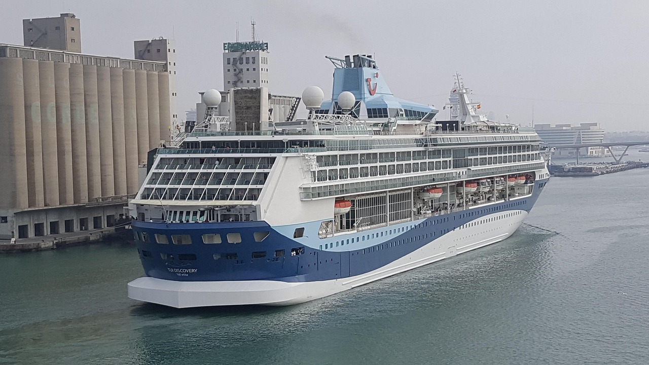 最新国产豪华邮轮资讯，探索海洋之旅的新里程碑